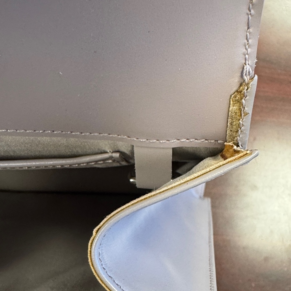 Louis Vuitton Epi Leather Ramatuelle Vintage Lilac Messenger Bag. - Picture 9 of 16
